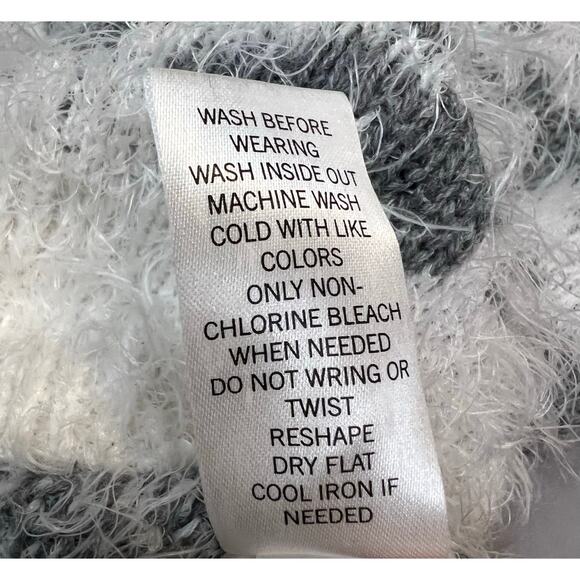 Mudd Fuzzy Houndstooth Sweater White Gray Women’s Small - Picture 5 of 5